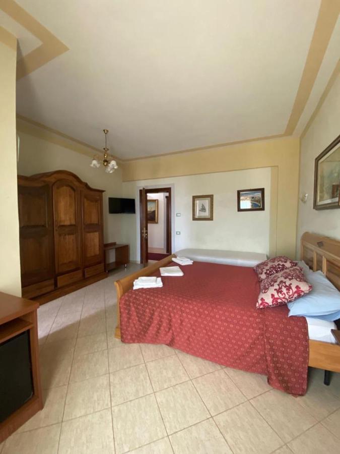 Hotel "San Saena " Radhimë Esterno foto