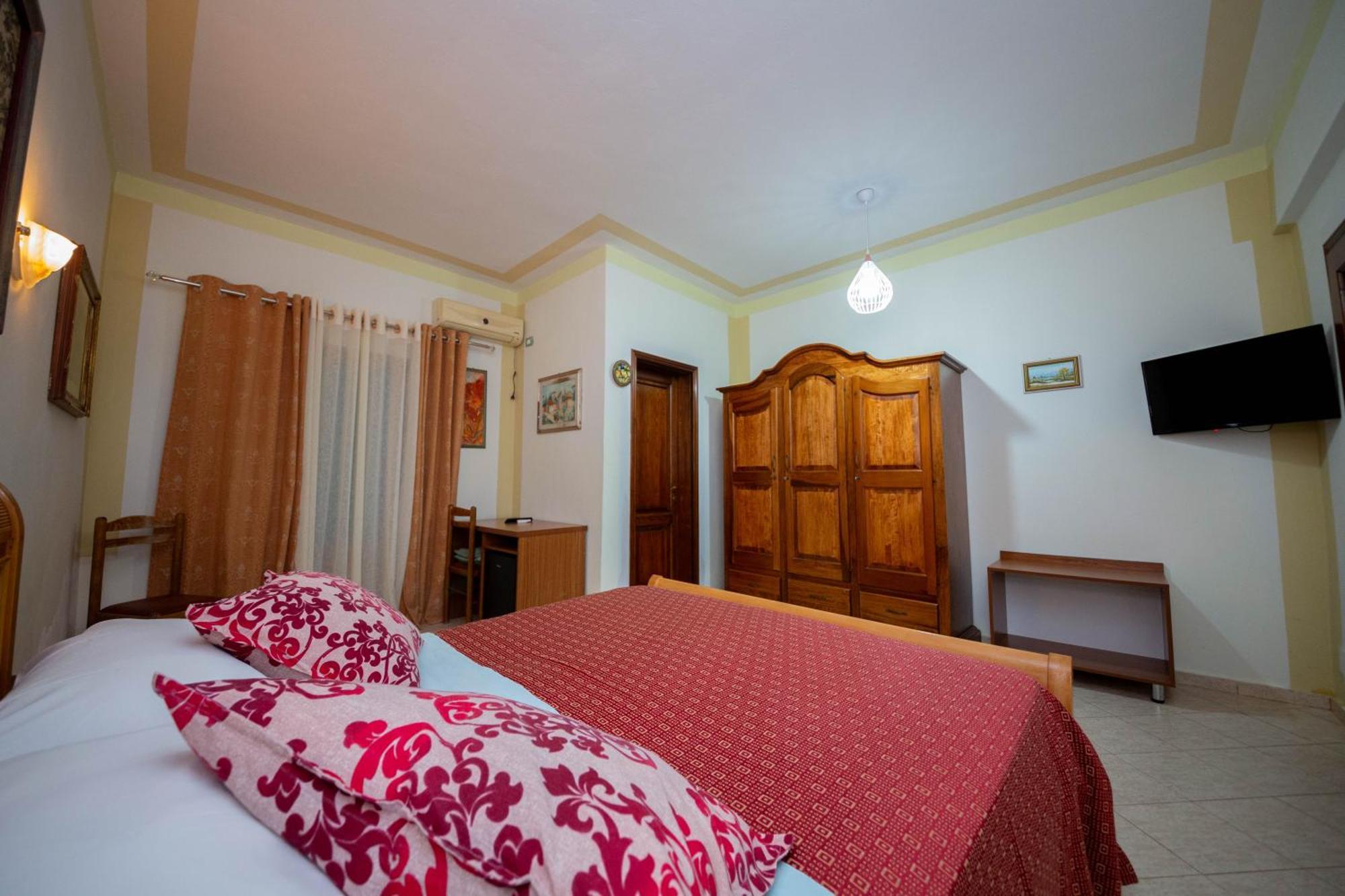 Hotel "San Saena " Radhimë Esterno foto