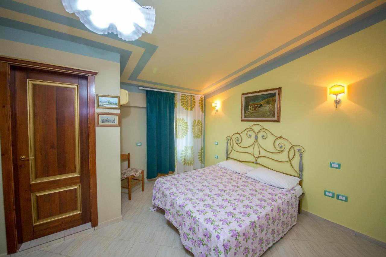Hotel "San Saena " Radhimë Esterno foto