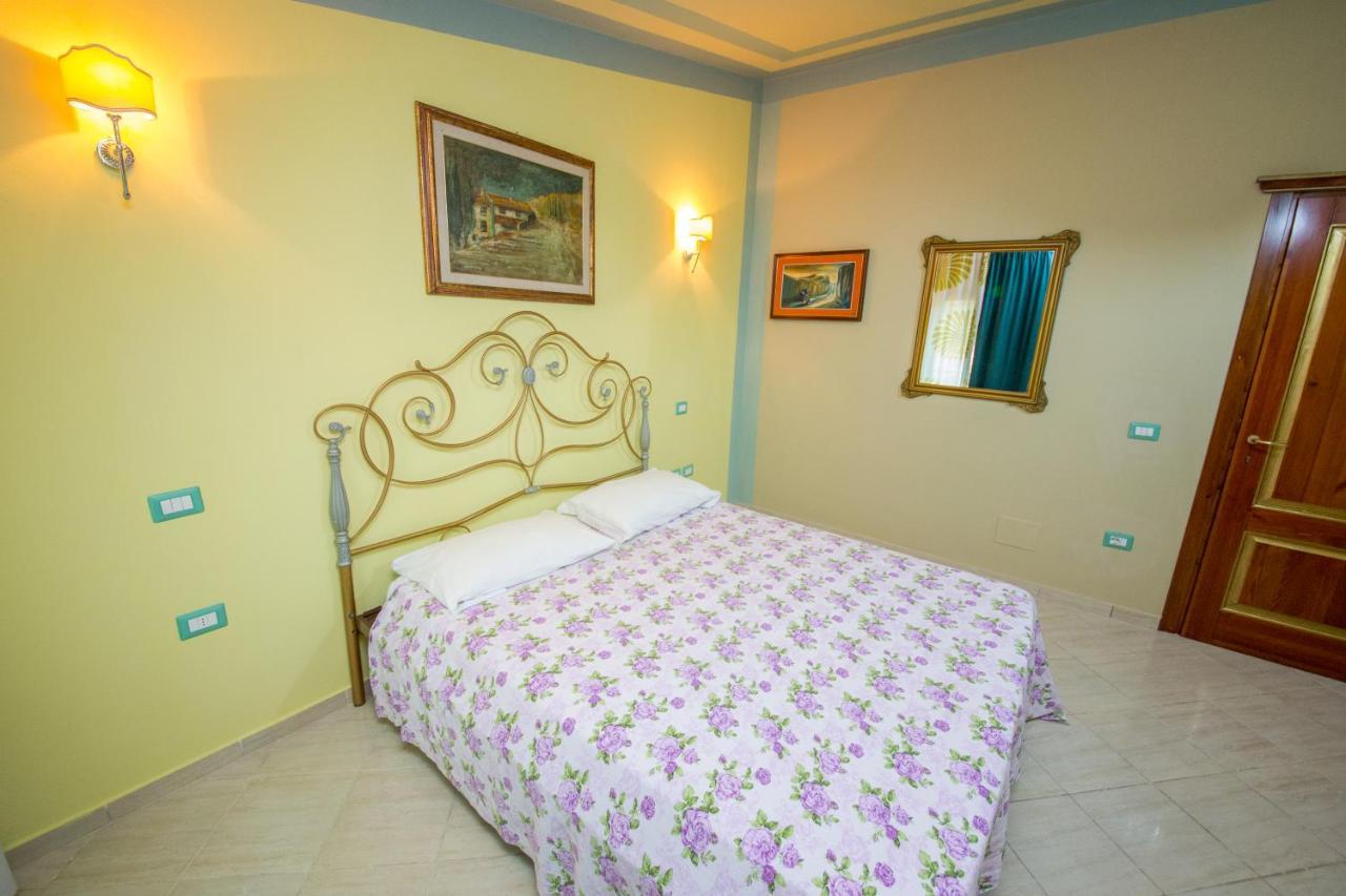 Hotel "San Saena " Radhimë Esterno foto